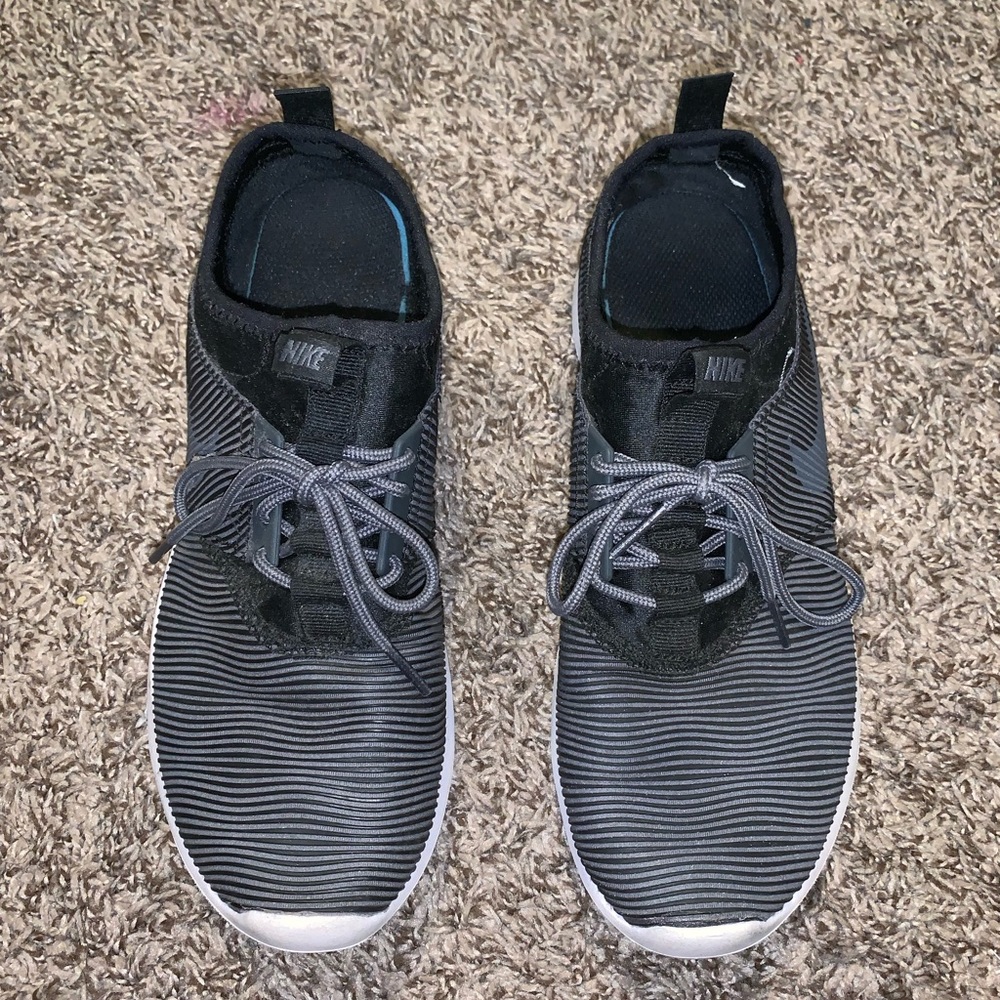 Nike tennis shoes